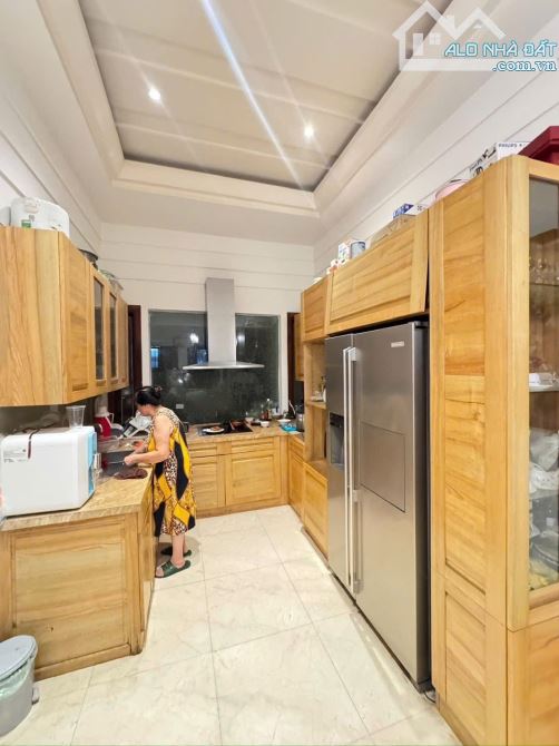bán nhà LÔ GÓC TRẦN CUNG, CẦU GIẤY DT 111m² sổ đỏ + 24m² sân sau, 4 tầng | 🧧 Giá: - 4