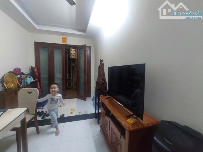 Bán nhà Nguyễn Văn Cừ Ngọc Lâm 5 tầng ô tô đỗ cửa - 4