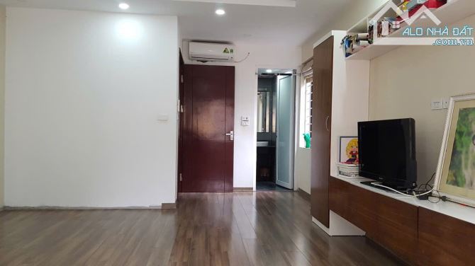 LẠC LONG QUÂN 39M², 5 TẦNG, MT 5.5M, 14.8 TỶ – LÔ GÓC – Ô TÔ VÀO NHÀ – 3 BƯỚC RA HỒ TÂY - 4