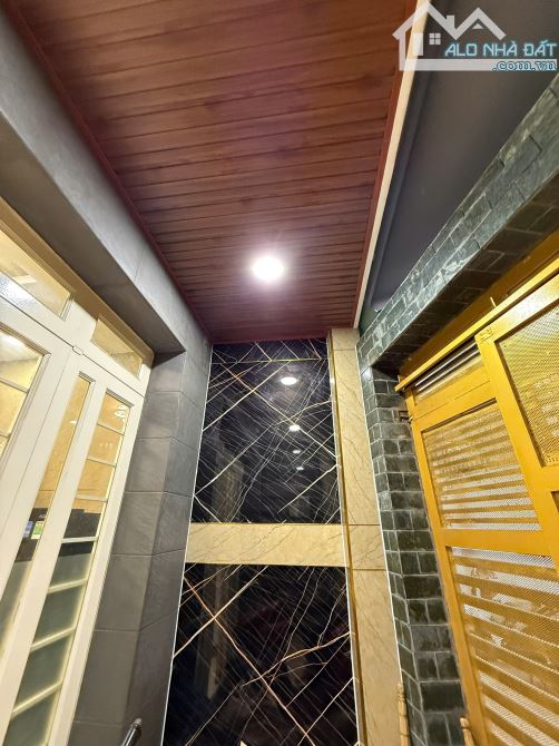Bán nhà  2 lầu hẻm dương bá trạc sát cầu rạch ông- 3.67m x 8.49m - 2 lầu - 2PN -3WC -F1 Q8 - 4