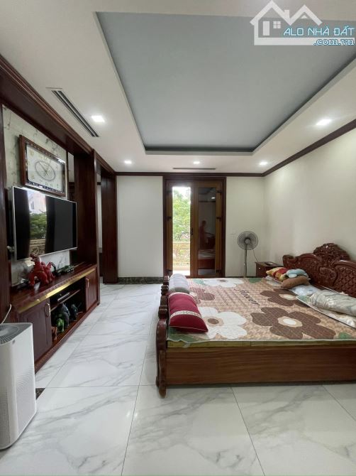 Hiếm - Lô Góc - Mặt Phố Phạm Văn Đồng Cạnh KDT TP Giao Lưu 146m2 MT 5M 4 Tầng 42 tỷ - 4