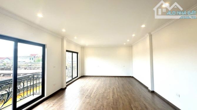 Rẻ nhất Long Biên, Nhà mới Thạch Bàn, DT 60m, 6 tầng, gara ô tô, thang máy , giá chào 13,ỷ - 4