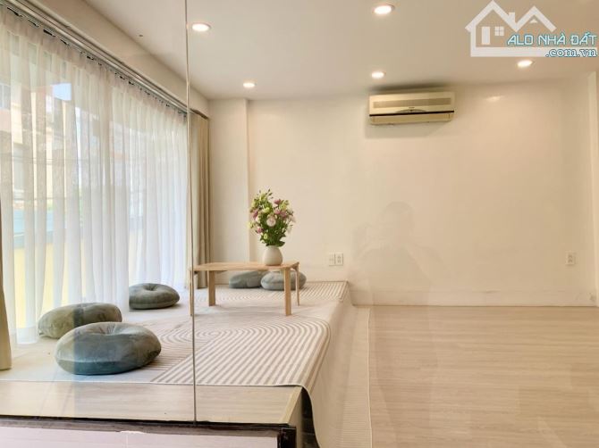 Cực hiếm mặt phố vip Q.Tây Hồ🌹9 nổi 1 hầm, sky bar view hồ, DT 102m2 - MT 5.6m - 4