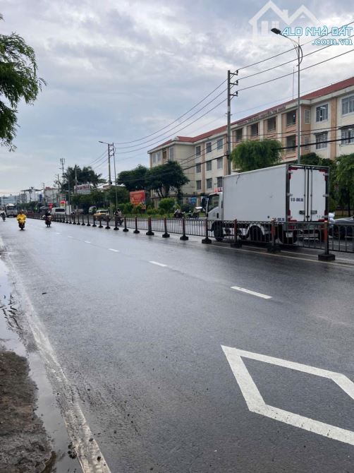 ĐẦU TƯ - MẶT TIỀN TÔ KÝ, HÓC MÔN - 313M2 - NGANG 12M - THUÊ 30TR/TH - GIÁ 28 TỶ HƠN TL TỐT - 4