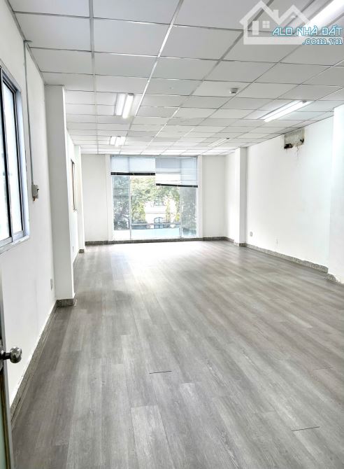 Cho thuê văn phòng 35-45-60m2 - Mặt tiền đường Nam Kỳ Khởi Nghĩa, Quận 3 - 4
