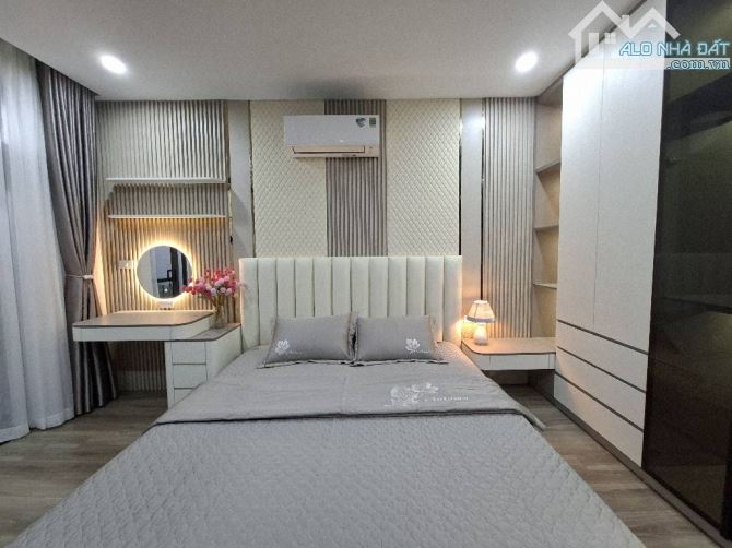 Bán nhà Thạch Bàn 39 m2, mt 3,6 m . Rao 12,79 tỉ - 4