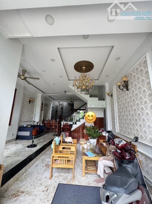 NHÀ 4 TẦNG ĐẸP, PHÙ HỢP MUA Ở - GỒM 4PN - HẺM XE HƠI - GẦN LÊ VĂN VIỆT, Q9 - 4
