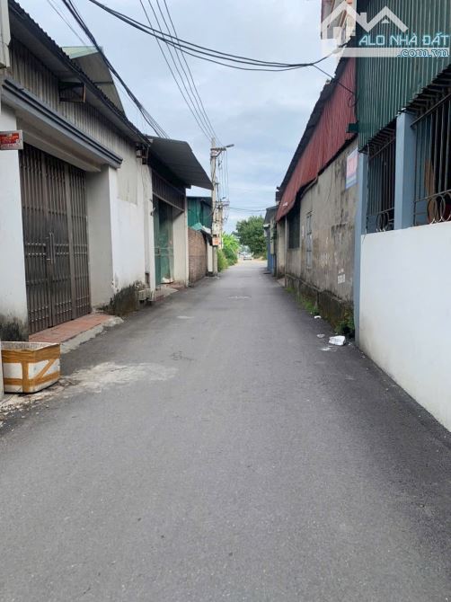 - 112m mt 5m đường như thế này tại Hương Mạc- Từ Sơn- Bắc Ninh  - 100m sang ngay Vân Hà -Đ - 4