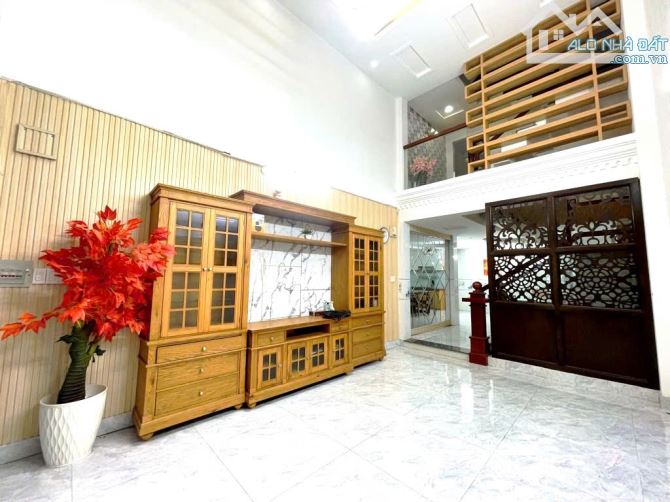 Bán Nhà Gò Vấp - Gần Siêu Thị Emart - Xe Hơi Vào Nhà - 68m2 Nở Hậu - 4