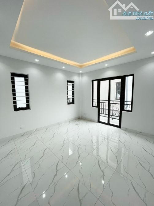 Nhà trị trấn Quốc Oai mà rộng quá, 75m2x3T, gần đại lộ thăng long giá chỉ 3.5x tỷ - 4