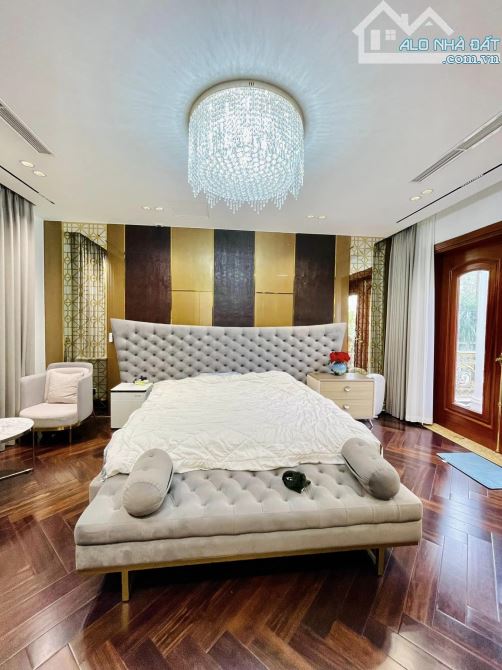 Bán căn BIỆT THỰ SÀI ĐỒNG - 155m 4tầng MT 8m - đường vỉa hè ô tô tránh đỗ - chỉ 37tỷ - 4