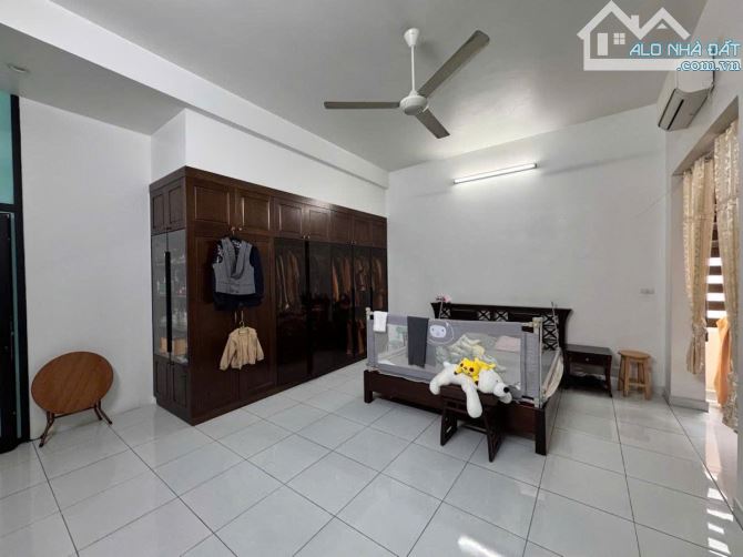 NHÀ ĐẸP LÔ GÓC 3 MẶT THOÁNG 220M² ĐÔNG QUAN CẦU GIẤY 2 KHỐI NHÀ RIÊNG GIÁ 47 TỶ - 4
