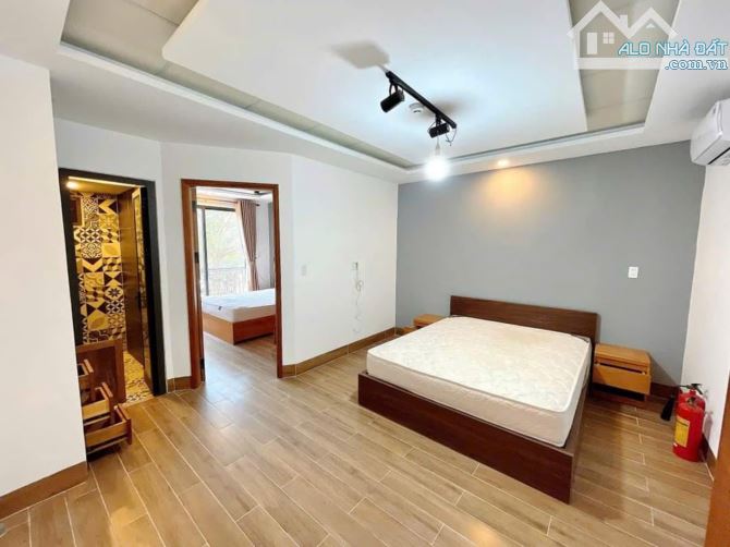 CHO THUÊ TÒA NHÀ 4 TẦNG 7 PHÒNG RỘNG MẶT TIỀN NGUYỄN XIỂN GẦN BIỂN - 4
