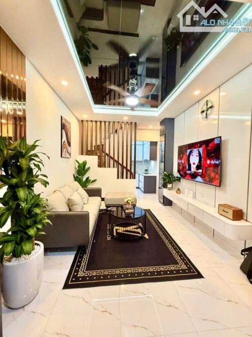 BÁN NHÀ TRUNG TÂM THANH TRÌ 37 M2 5 TẦNG THANG MÁY, Ô TÔ ĐỖ NHỈNH 6 TỶ - 4