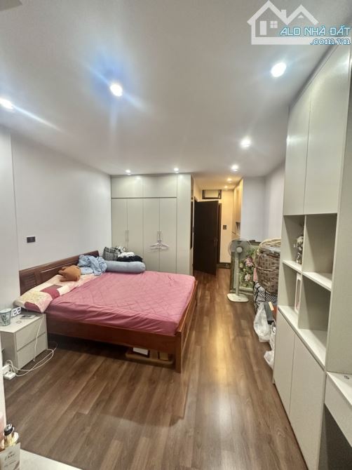 Lạc Long Quân - 40m2 - 5 tầng - Gần phố - Phân lô - Ô tô qua nhà - 4