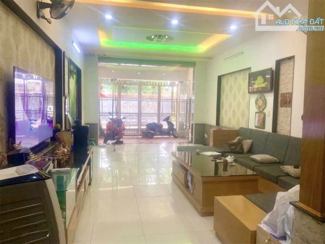 NHÀ 3 TẦNG 5x24M NGAY QUẢNG TRƯỜNG TRUNG TÂM HÀNH CHÍNH DĨ AN - SỔ HOÀN CÔNG - HƠN 9TỶ - 4