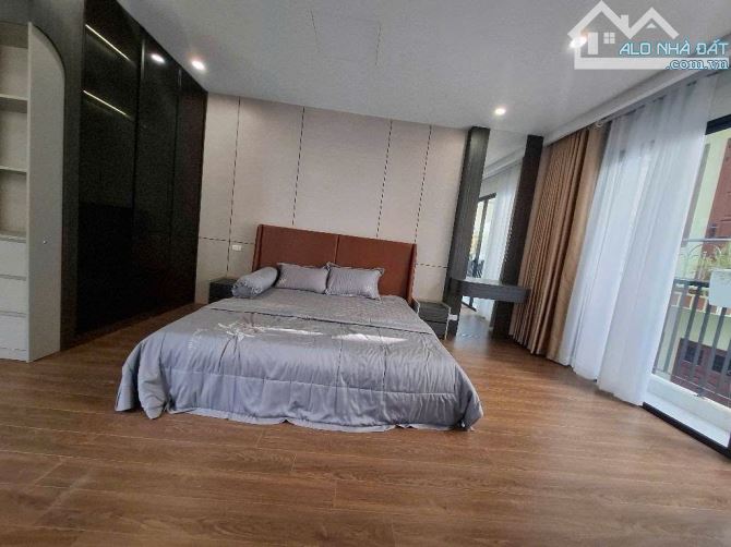 Siêu phẩm Ngọc Thụy, 2 mặt ngõ ô tô - thang máy - lô góc - gara - kinh doanh. Dt 52m2 - 4
