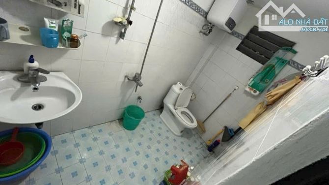 Đặng Văn Ngữ - Nhà dân xây chắc chắn - Khách về sơn lại chút là long lanh - Gần hồ Đắc Di - 4