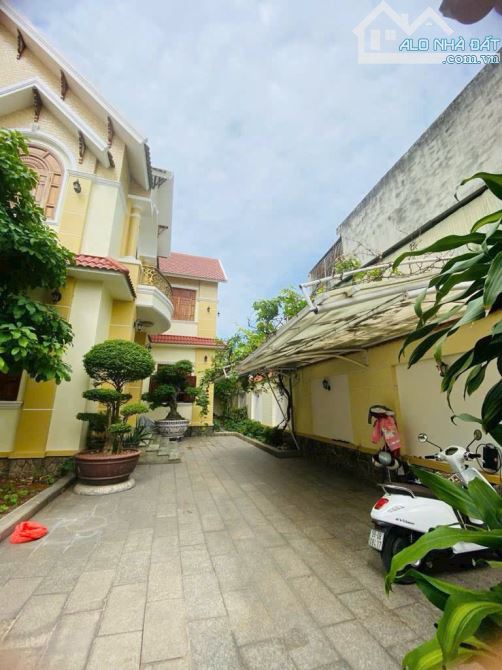 Bán Gấp Căn Biệt Thự 550m2 Tâm Huyết Ngay UBND Đông Hòa HCM - 4