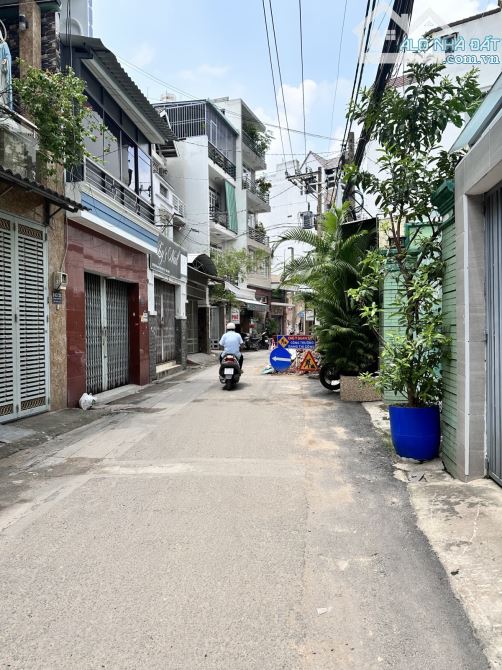🏡😍GẦN MẶT TIỀN -PHẠM VĂN HAI- TÂN BÌNH - HẺM ĐỔ CỬA - 3 TẦNG 4PN,-5WC - 42M2 - CHỈ 7,9TỶ - 4