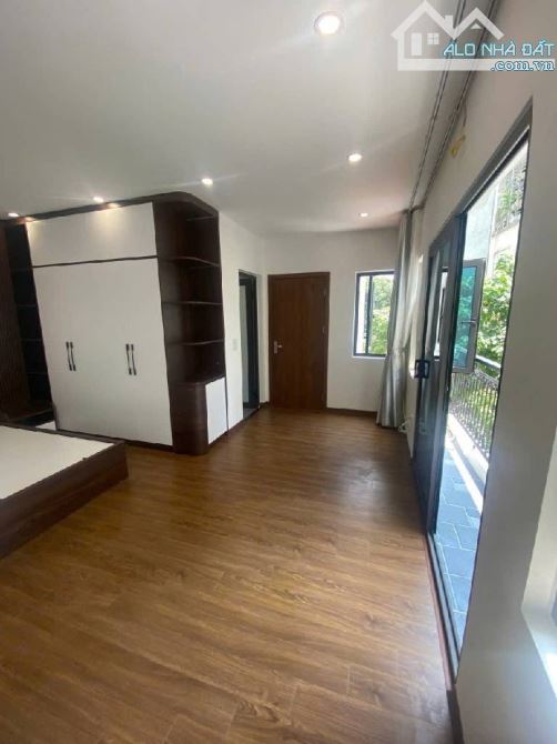 SIÊU ĐẸP  -NHÀ NGỌC TRÌ  - THẠCH  BÀN - DIỆN TÍCH RỘNG  - FULL NỘI THẤT - THANG MÁY. - KHU - 4
