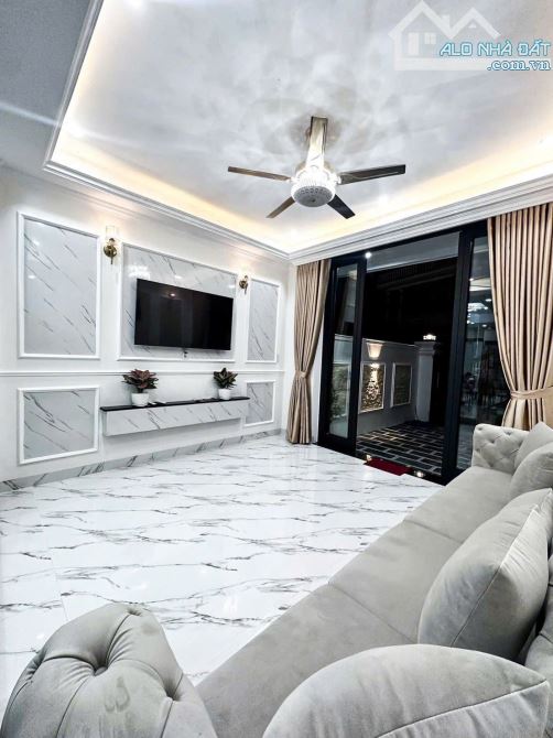 Nhả 3 tầng tân cổ điển kiệt oto tránh nhau Nguyễn Sinh Cung, p Vỹ Dạ, TP Huế Giá rẻ 3.x tỷ - 4