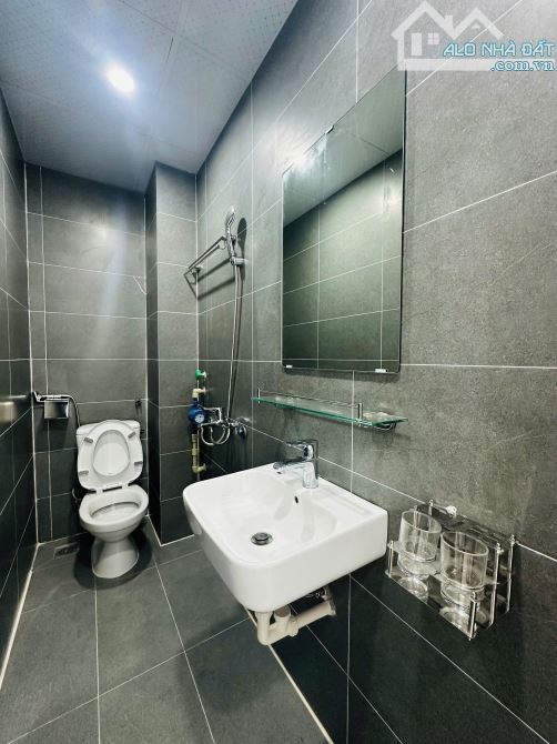 (Tin thật 100%) Bán CHDV 2 thoáng 69m2 x 22P Khương Thượng - Cách phố 20m - DT 1,55 tỷ/năm - 5