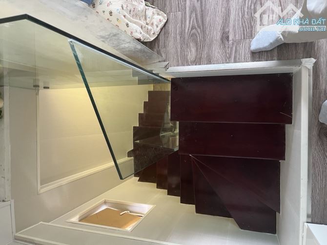 Bán nhà Phố Giảng Võ 15m2- Hàng cực Hiếm Giảng Võ giá 3.6 tỷ - Sổ đỏ đủ công năng- Đối diệ - 5
