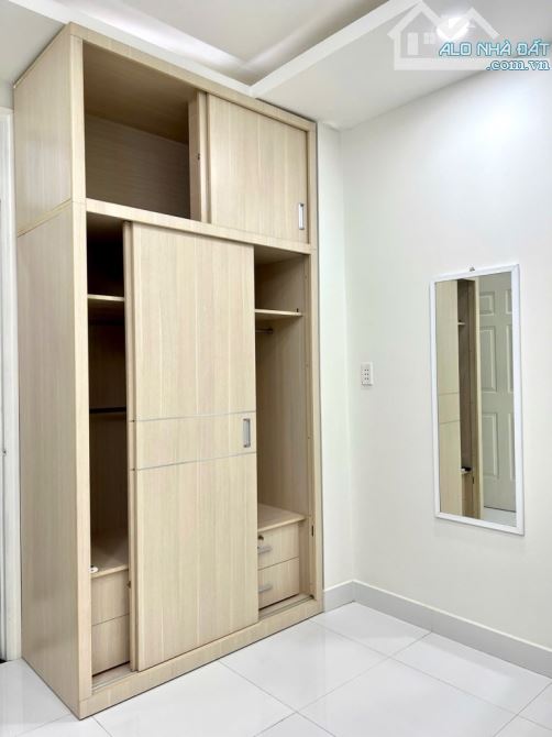 CÁCH Q1 CHƯA ĐẾN 100m - NHÀ 4 TẦNG BTCT TẠI KHU 20 THƯỚC - 5