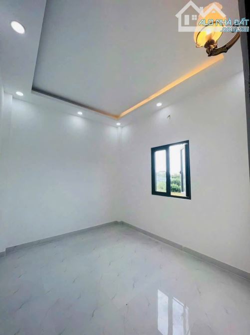Nhà ngộp mới nhận Nguyễn Văn Quá, Q12/ Sổ Riêng/ 2 Tỷ 250Tr DT 62,4m2/ Đường ô tô - 5