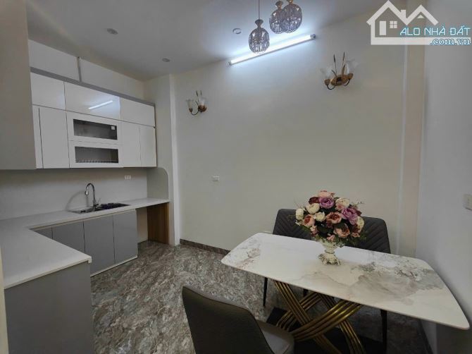 Cho thuê nhà mới ngõ 12 phố Phan Văn Trường, Dt 45m2 x 5 tầng mới , đường ngõ rộng để ô tô - 5