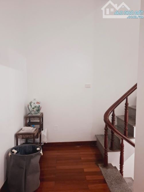 Bán nhà 4 tầng 70m2 Hoàng Như Tiếp- 17 tỷ- Ngõ thông, nội thất gỗ xịn, mặt tiền đẹp - 5