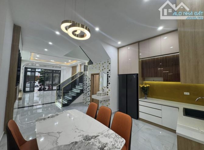 GIÁ TỐT 5TỶ750 CN 72M2(5x14,4M) NGAY CAO THẮNG, P5, QUẬN 3. NHÀ HOÀN CÔNG CHO THUÊ 28TRIỆU - 5