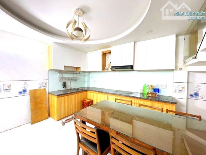 Bán Nhà Gò Vấp - Gần Siêu Thị Emart - Xe Hơi Vào Nhà - 68m2 Nở Hậu - 5
