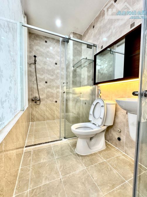 Gần chợ Bà Chiểu! HXH 5m trải nhựa sát MT Lê Quang Định - 4.8x12m nở hậu - 5tầng - 4PN. - 5