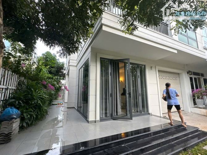 Bán Nhà Villa Park Thủ Đức - Compound cao cấp - 240m2 - 4PN - 4WC - 5