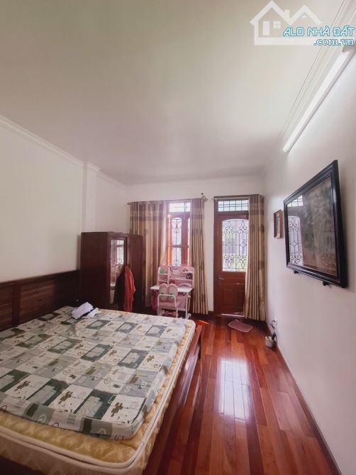 Bán nhà 4 tầng 70m2 Hoàng Như Tiếp- 17 tỷ- Ngõ thông, nội thất gỗ xịn, mặt tiền đẹp - 6