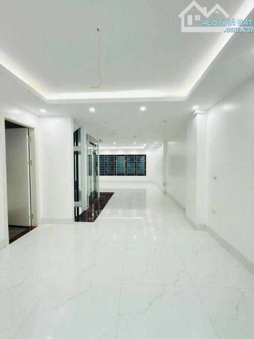 Bán nhà 6 tầng thang máy, P/Lô ô tô phố Hoàng Quốc Viêt, Dt 65m2, Mt 5.1m. - 6