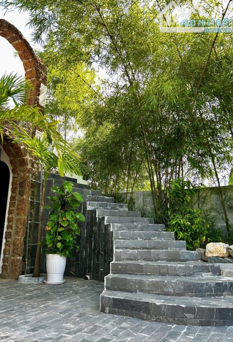 Bán biệt thự sân vườn mặt tiền Hoà Cường sát Thăng Long, Phan Đăng Lưu. Dt 550m2 ngang 22m - 6