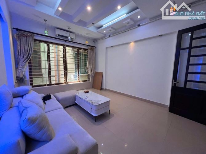 TRUNG KÍNH CẦU GIẤY 40m 5T MT4.2m 15.5 TỶ PHÂN LÔ OTO VÀO NHÀ CỰC HIẾM - 6