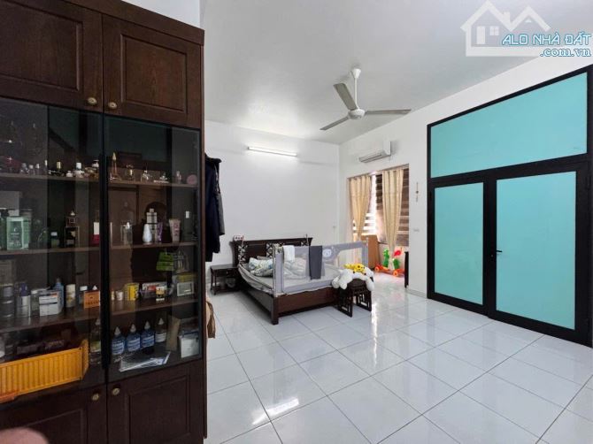 NHÀ ĐẸP LÔ GÓC 3 MẶT THOÁNG 220M² ĐÔNG QUAN CẦU GIẤY 2 KHỐI NHÀ RIÊNG GIÁ 47 TỶ - 6