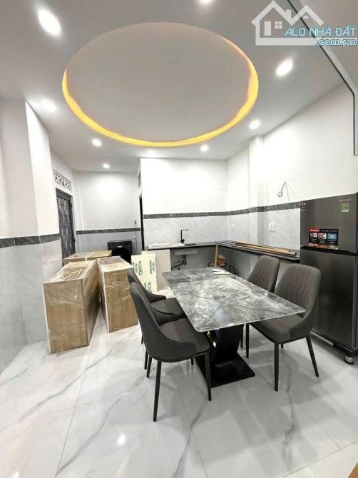 HOÀNG TRỌNG MẬU HXH Q7- NHÀ 2TẦNG - 40M2 - MỚI - TẶNG FULL NỘI THẤT - CHỈ 5Ty090 - 6
