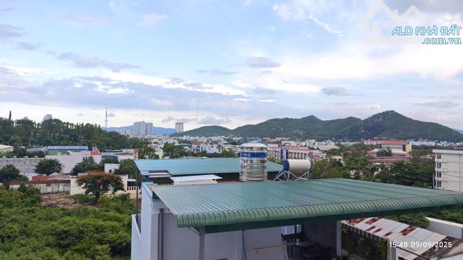 bán nhà nghỉ 4 tầng - 18 phòng - dòng tiền 30-40 triệu / tháng - 6