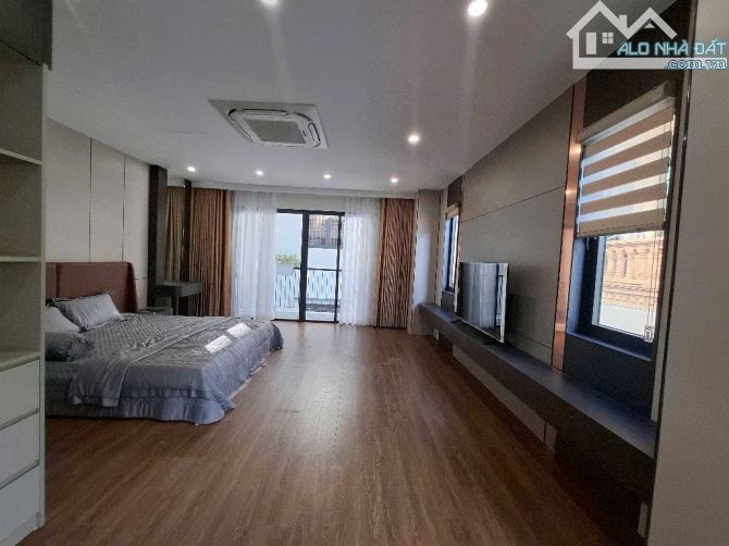 Siêu phẩm Ngọc Thụy, 2 mặt ngõ ô tô - thang máy - lô góc - gara - kinh doanh. Dt 52m2 - 6
