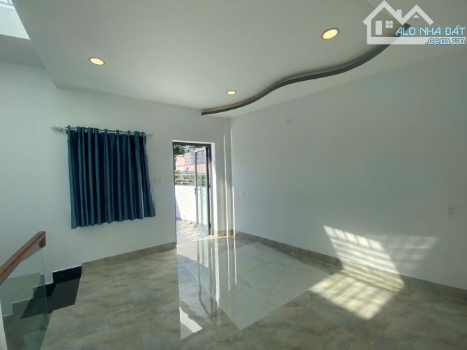 Bán nhà mặt đường Ngô Đến. Đường rộng 10m, Cách biển 1km, dt 80m giá 6ty500  triệu TL - 6