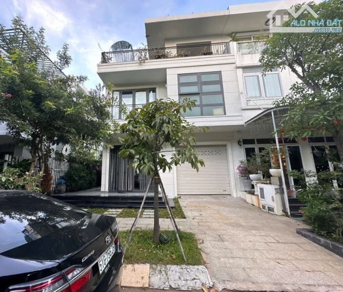 Bán Nhà Villa Park Thủ Đức - Compound cao cấp - 240m2 - 4PN - 4WC - 6