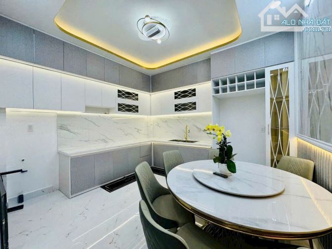Bán nhà quận 7 hẻm 1113 Huỳnh Tấn Phát. Dt 4x15m. 3 tầng. Giá 6 tỷ 790tr - 6