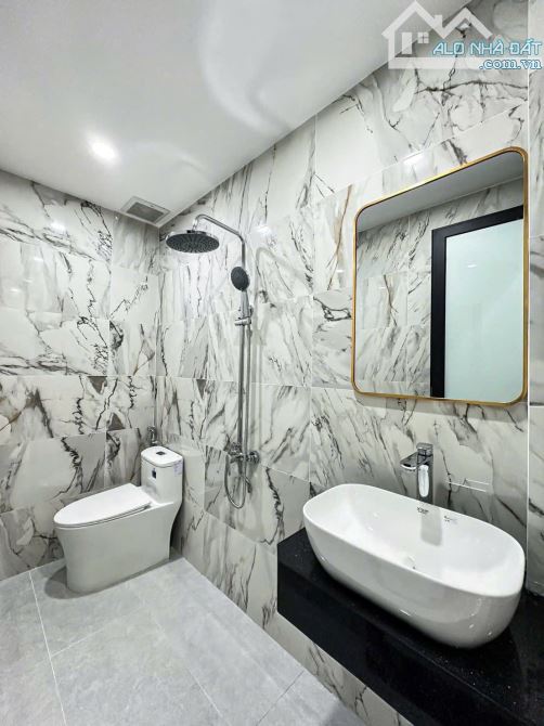 Nhả 3 tầng tân cổ điển kiệt oto tránh nhau Nguyễn Sinh Cung, p Vỹ Dạ, TP Huế Giá rẻ 3.x tỷ - 6