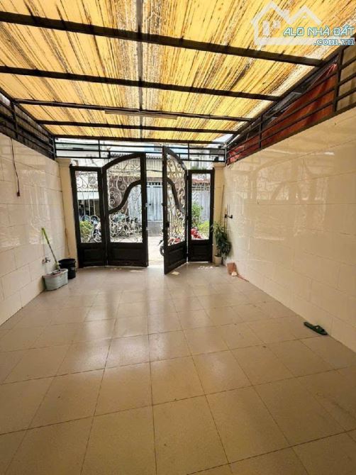 BÁN NHÀ QUẬN 7 - XE HƠI TRÁNH - NGAY CHỢ PHÚ THUẬN - CÁCH TRỤC XE TẢI VÀI CHỤC MÉT - 7