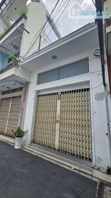 Bán nhà sổ đẹp Hẻm nhựa xe hơi gần nhà thờ Chí Hòa , khu vip , cmt8 - 7